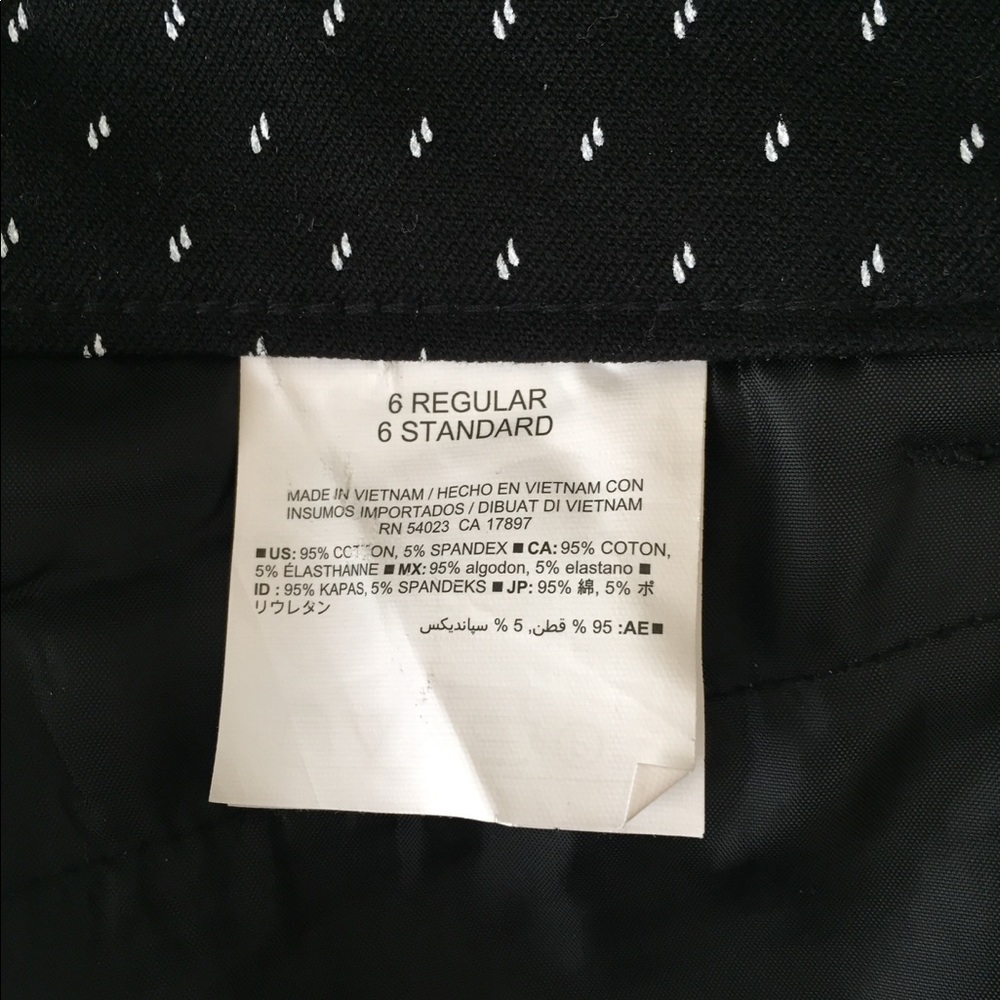 💸 SOLD 💸. Old Navy  Mid-Rise Pixie Pants - Picture 4 of 8